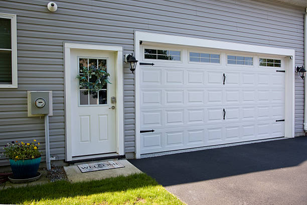 24/7 Emergency Garage Door Panel Replacement experts in Bonduel, WI